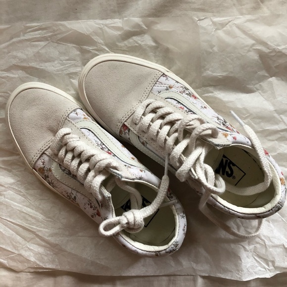 White Ditsy Floral Old Skool Vans - Picture 1 of 7